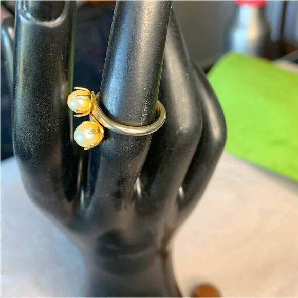 Lovely Genuine Two-Pearl ring set in Gold plate, Vintage - Picture 2 of 3